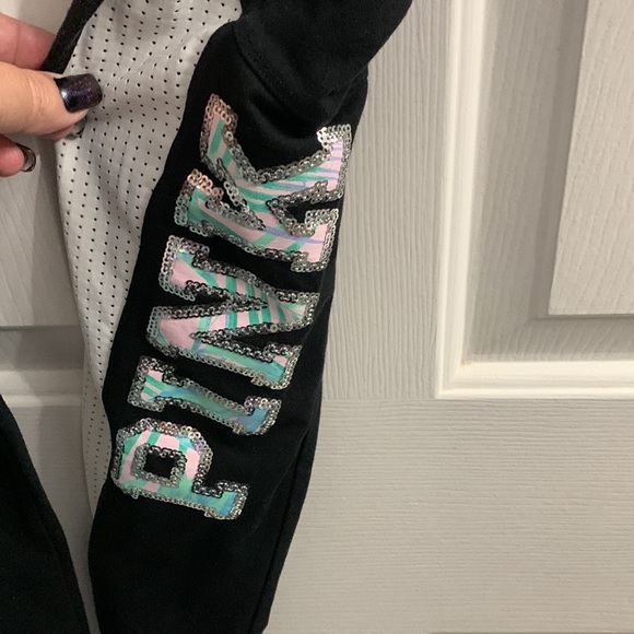 BEAUTIFUL MEDIUM VS PINK LEGGINGS - Picture 2 of 6